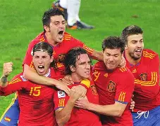 西班牙球员在友谊赛中击败对手获得好成绩