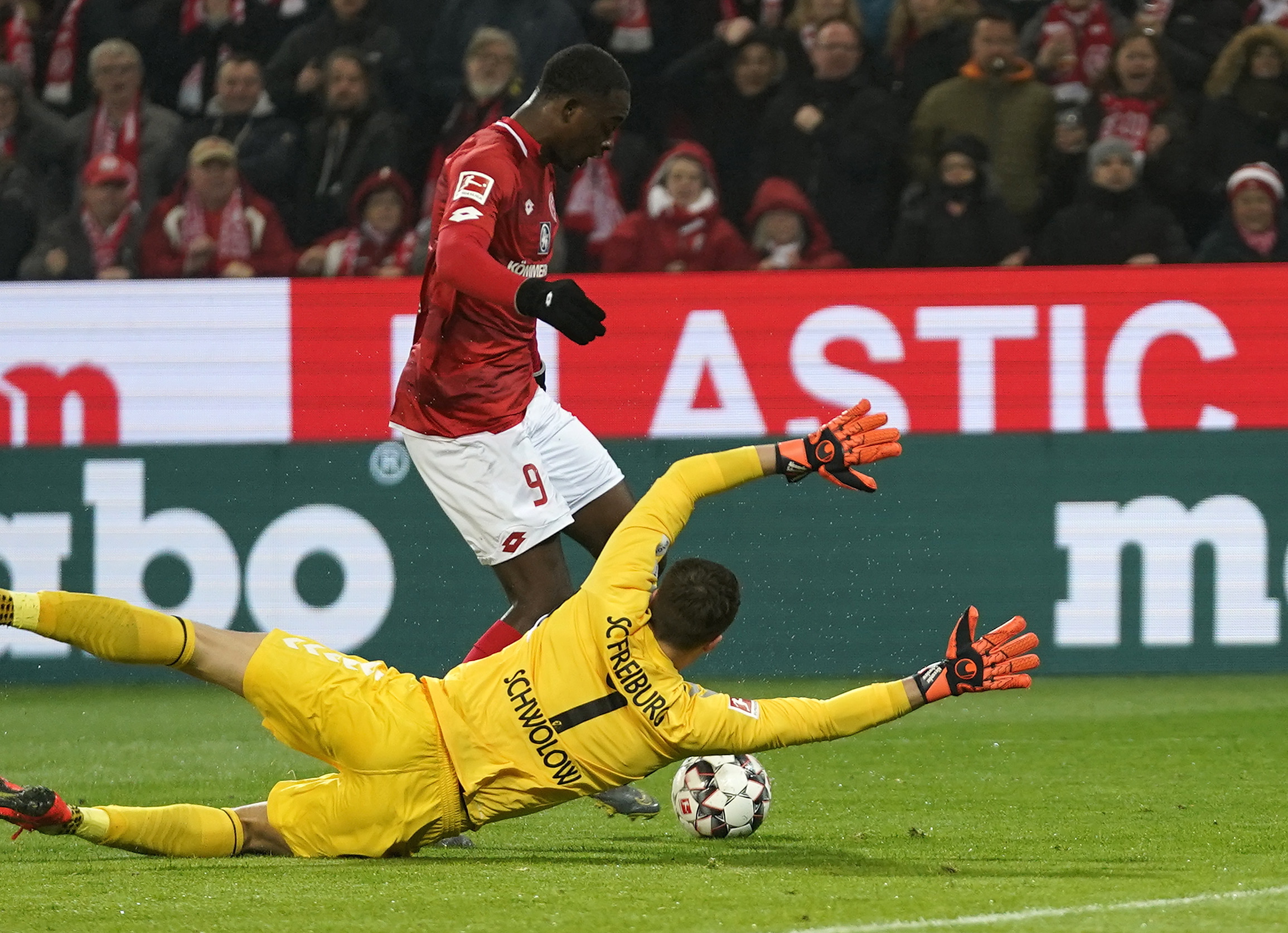 网页版入口-埃尔福特客场逆转击败德甲倒数第五球队